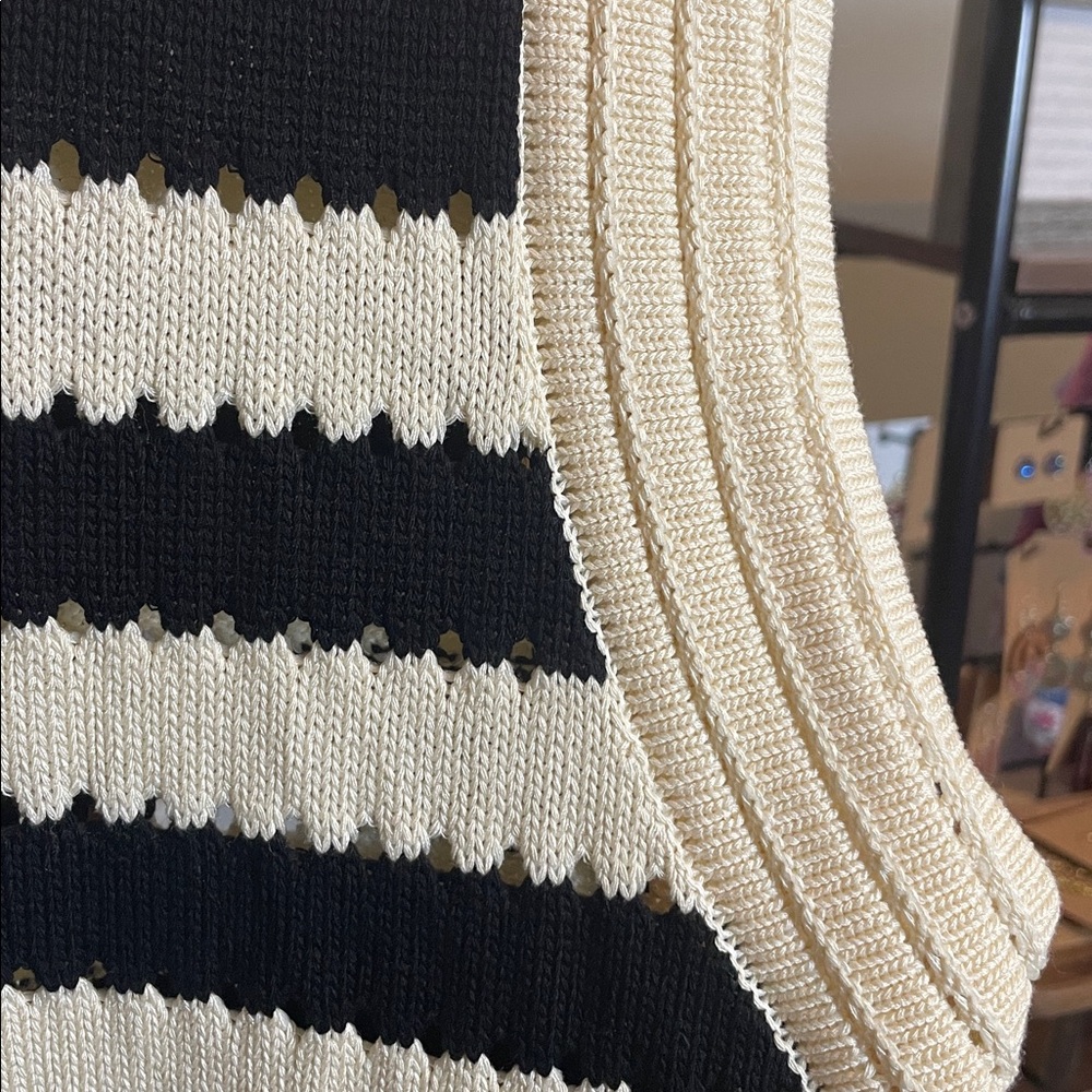 Commense Black and Cream Knit Shift Dress - Picture 6 of 7